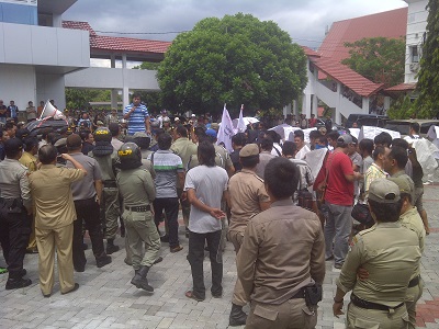Unjuk Rasa, Gebrak Minsel Desak Bupati Ganti Pejabat Bobrok